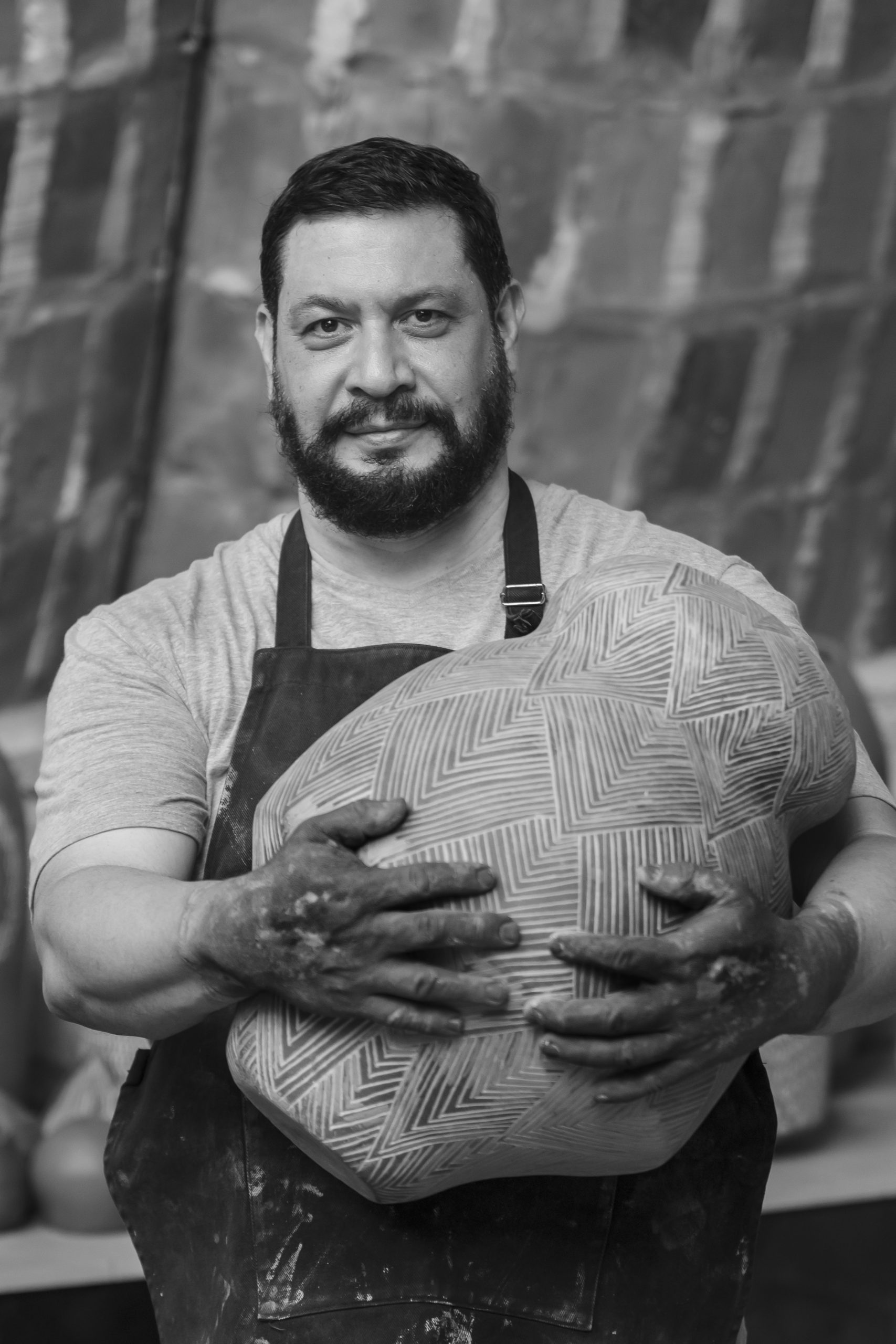 Jorge E. con la obra